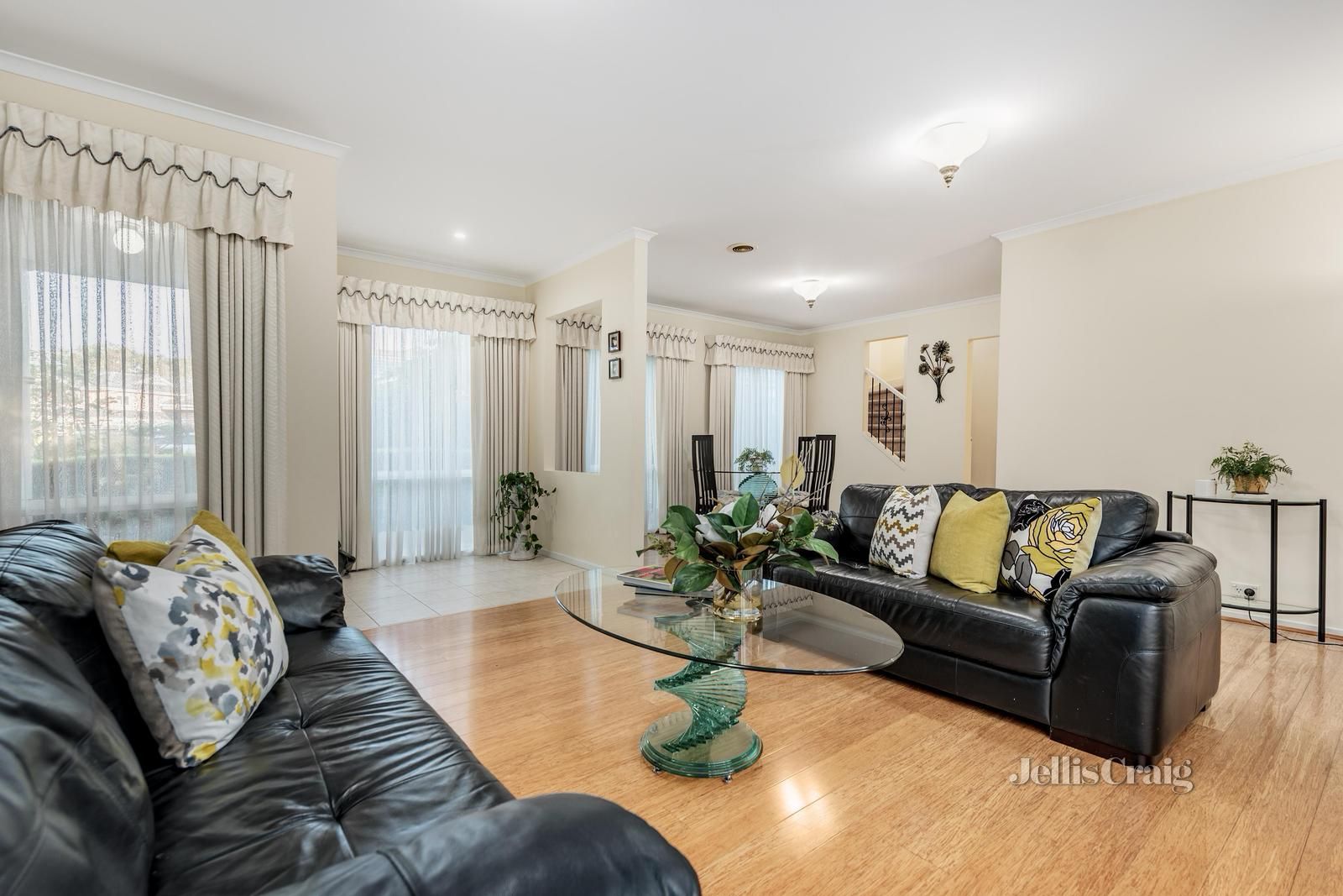 20 Kingsland Close, Dingley Village VIC 3172, Image 2