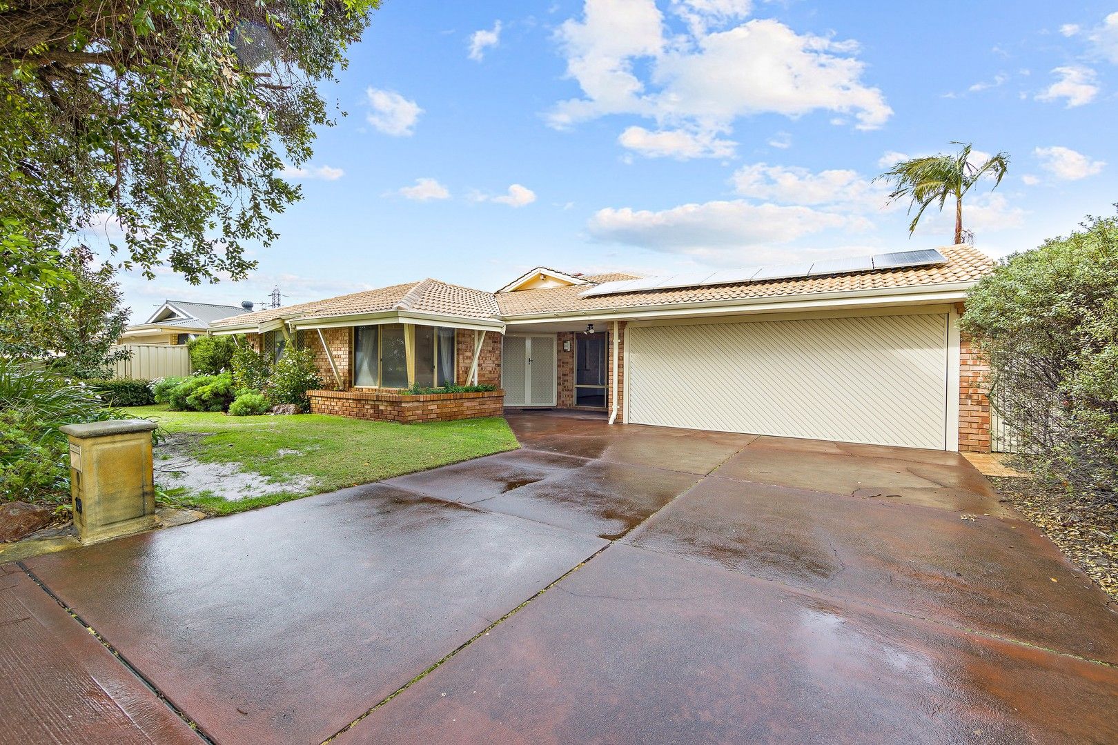 4 bedrooms House in 19 Goodwin Way LEEMING WA, 6149