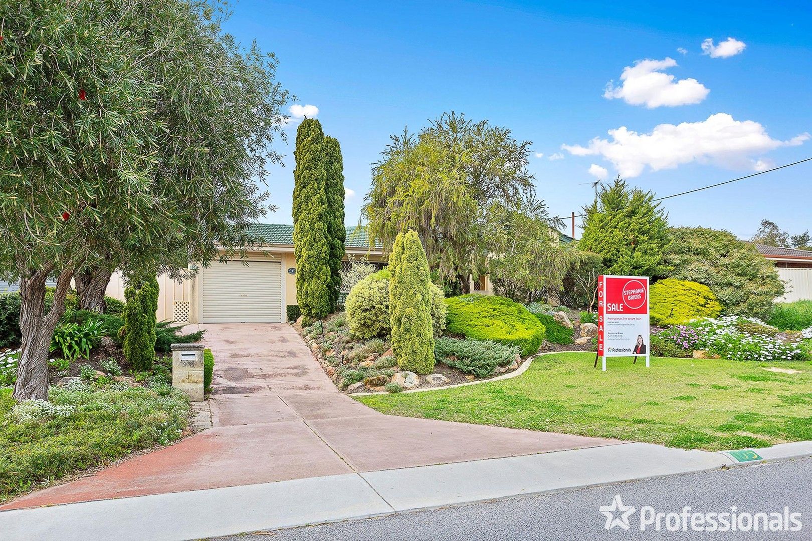 4 bedrooms House in 105 Marlock Drive GREENWOOD WA, 6024