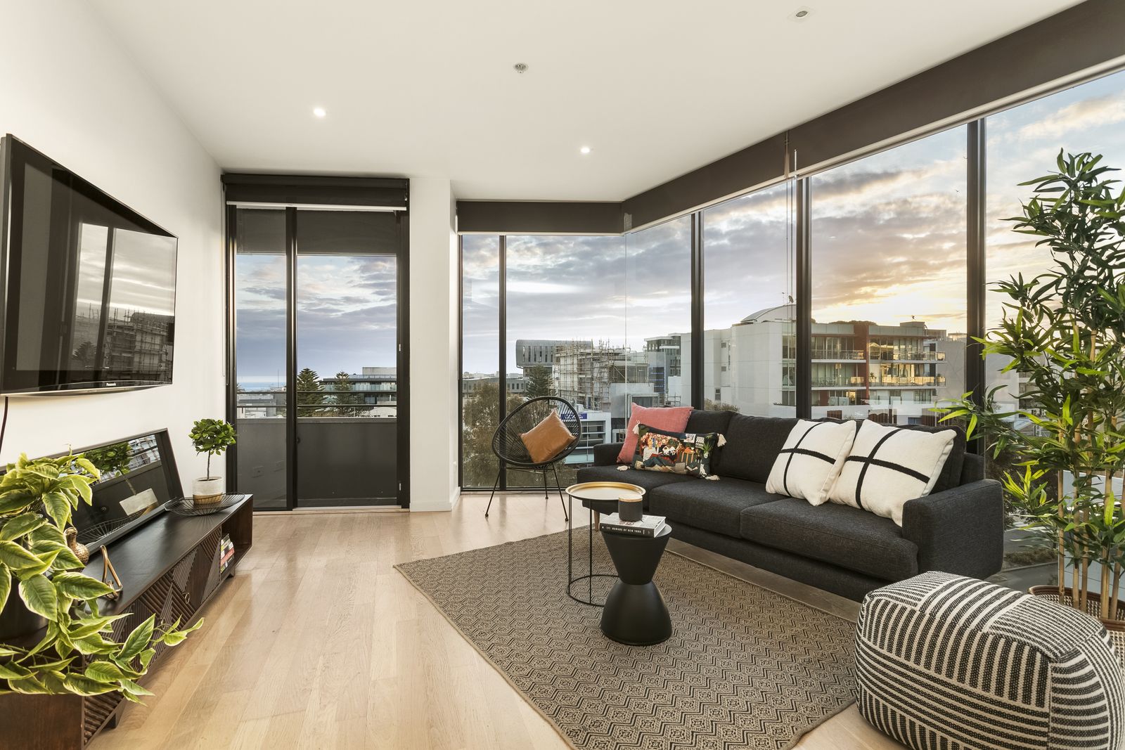 504/55 Bay Street, Port Melbourne VIC 3207, Image 2