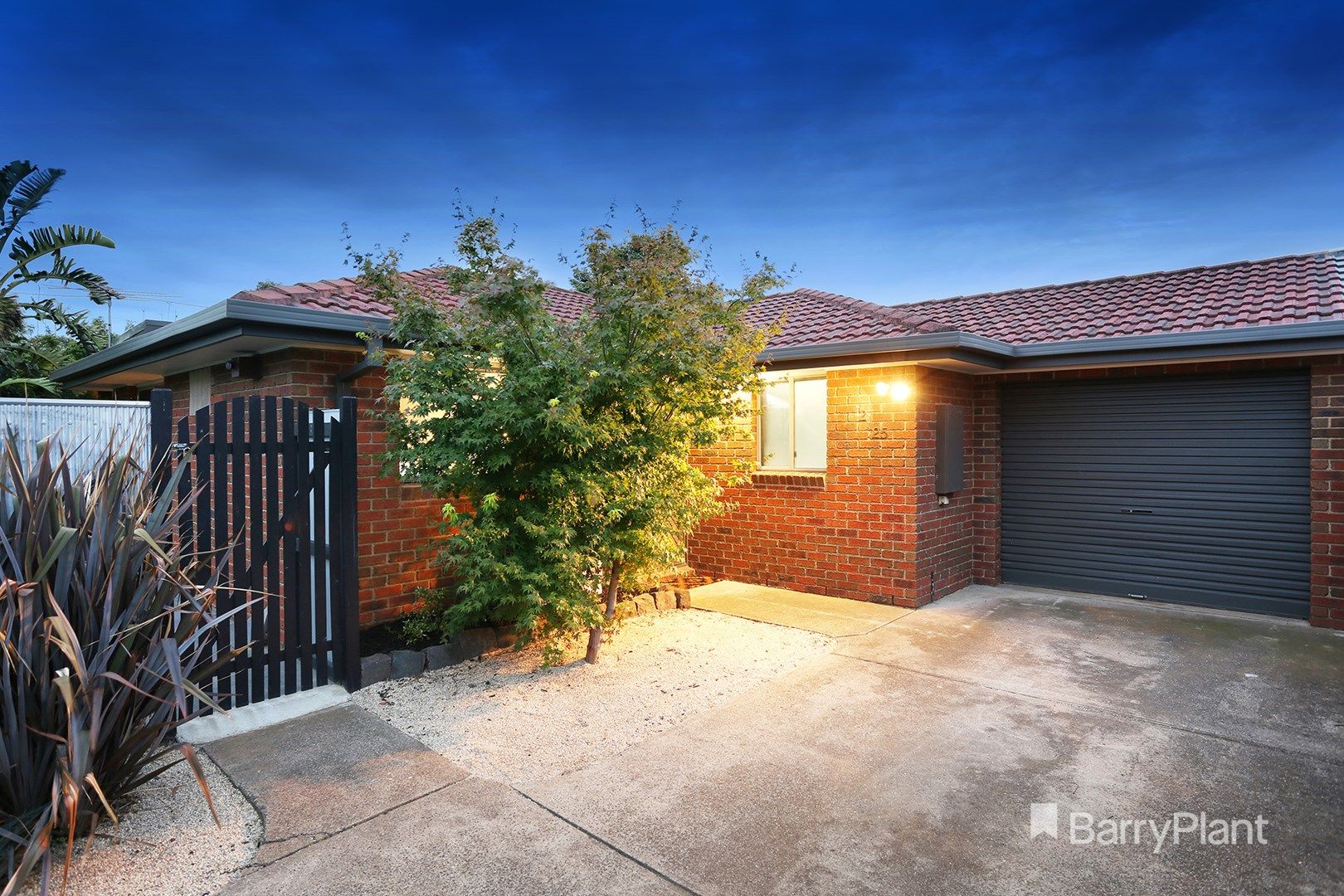 2/25 Sutherland Street, Hadfield VIC 3046, Image 0