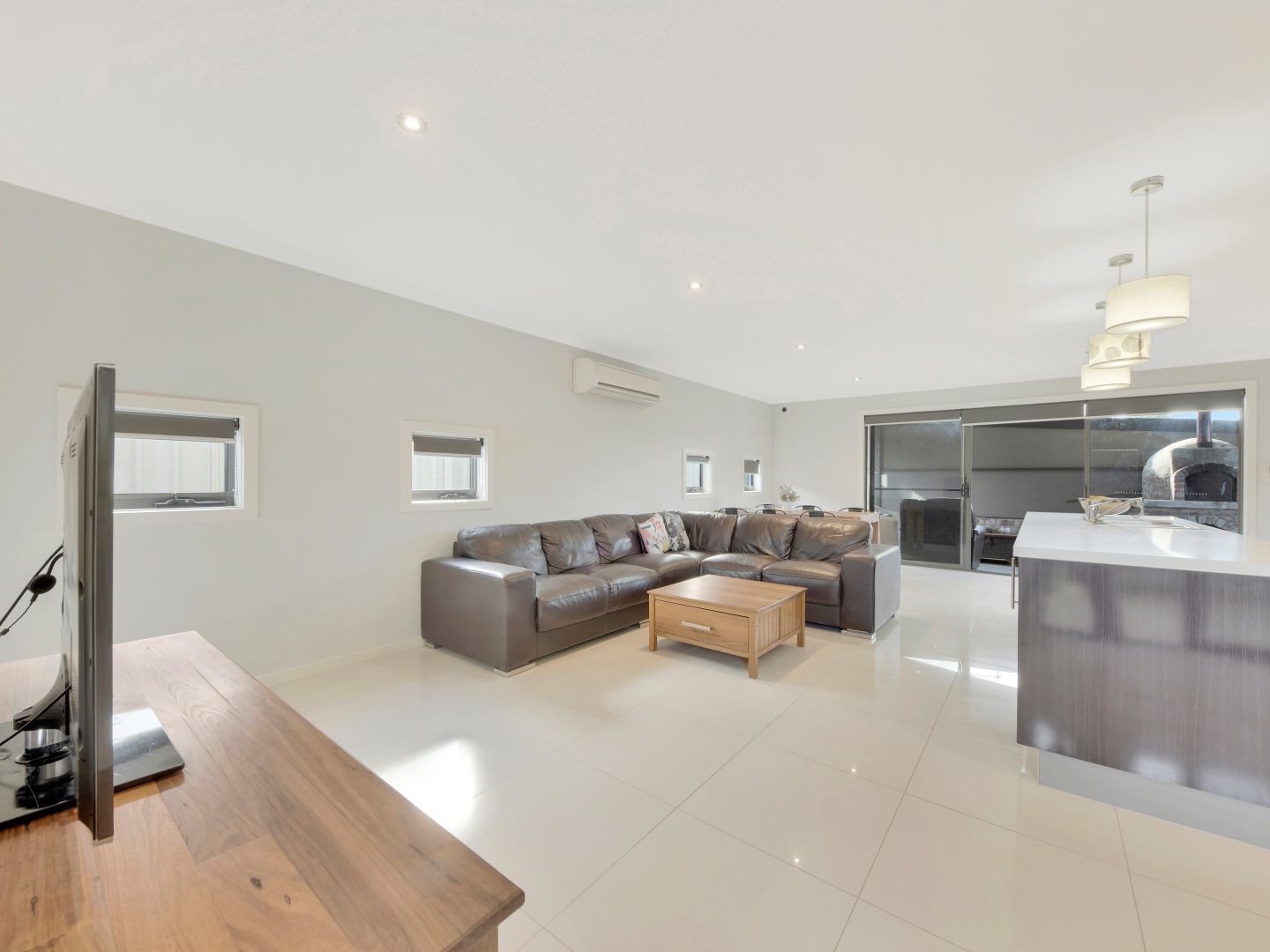 2/1 Verbena Street, Baranduda VIC 3691, Image 2