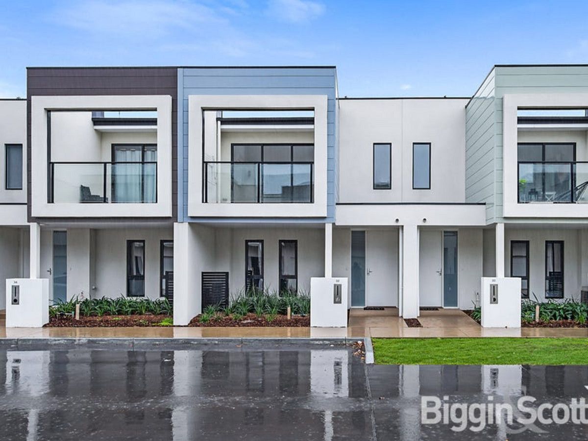 3 bedrooms Townhouse in 32 Hardy Loop KEYSBOROUGH VIC, 3173