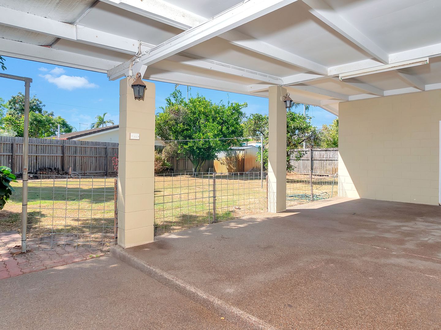 6 Jacaranda St, Holloways Beach QLD 4878, Image 2