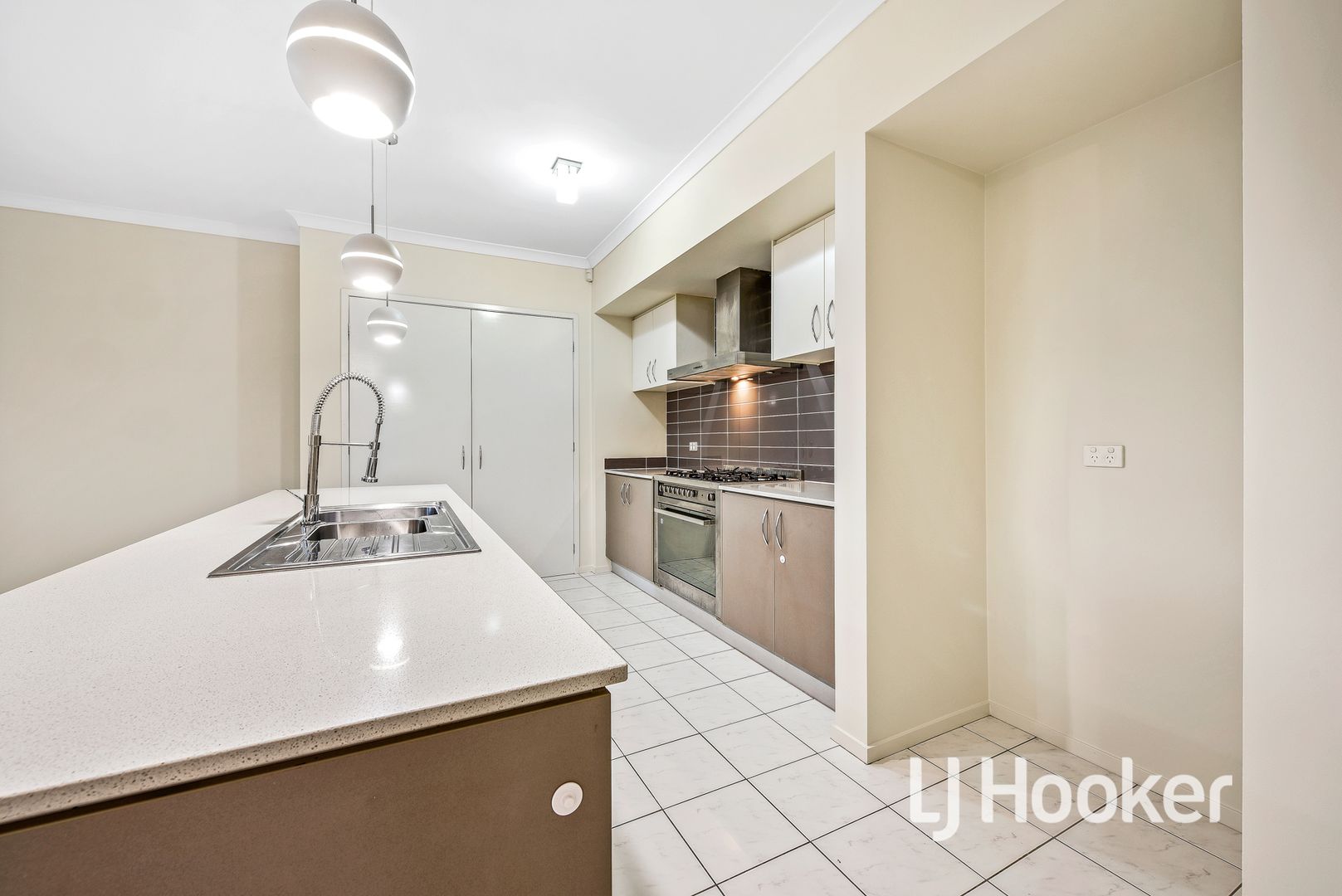 16 Sandpiper Close, Pakenham VIC 3810, Image 2