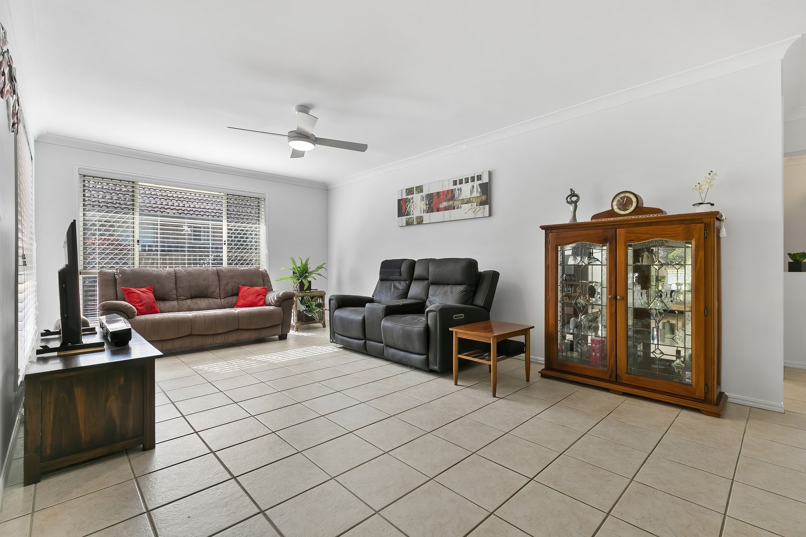 4 Carlton Court, Upper Caboolture QLD 4510, Image 2