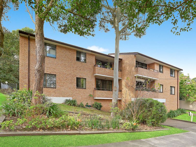 2 bedrooms Apartment / Unit / Flat in 4/4 Alma St HURSTVILLE NSW, 2220