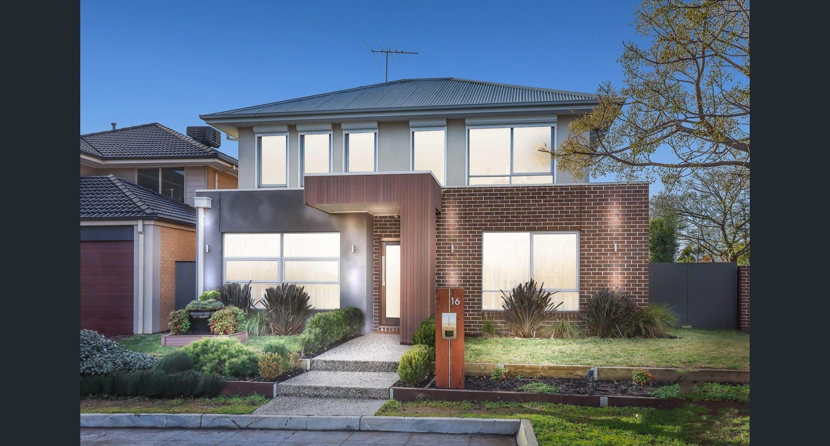 4 bedrooms House in 16 Creekview Place CAROLINE SPRINGS VIC, 3023