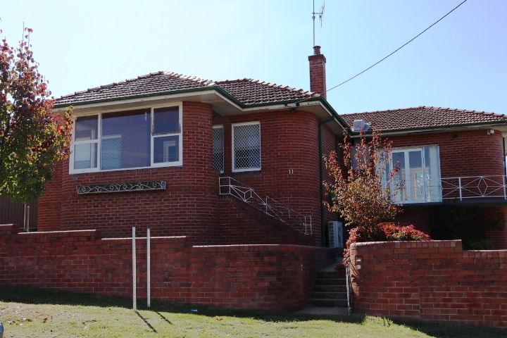3 bedrooms House in 11 Blandford Street BATHURST NSW, 2795