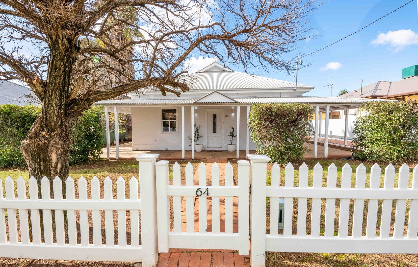 64 Flint Street, Forbes NSW 2871 Domain