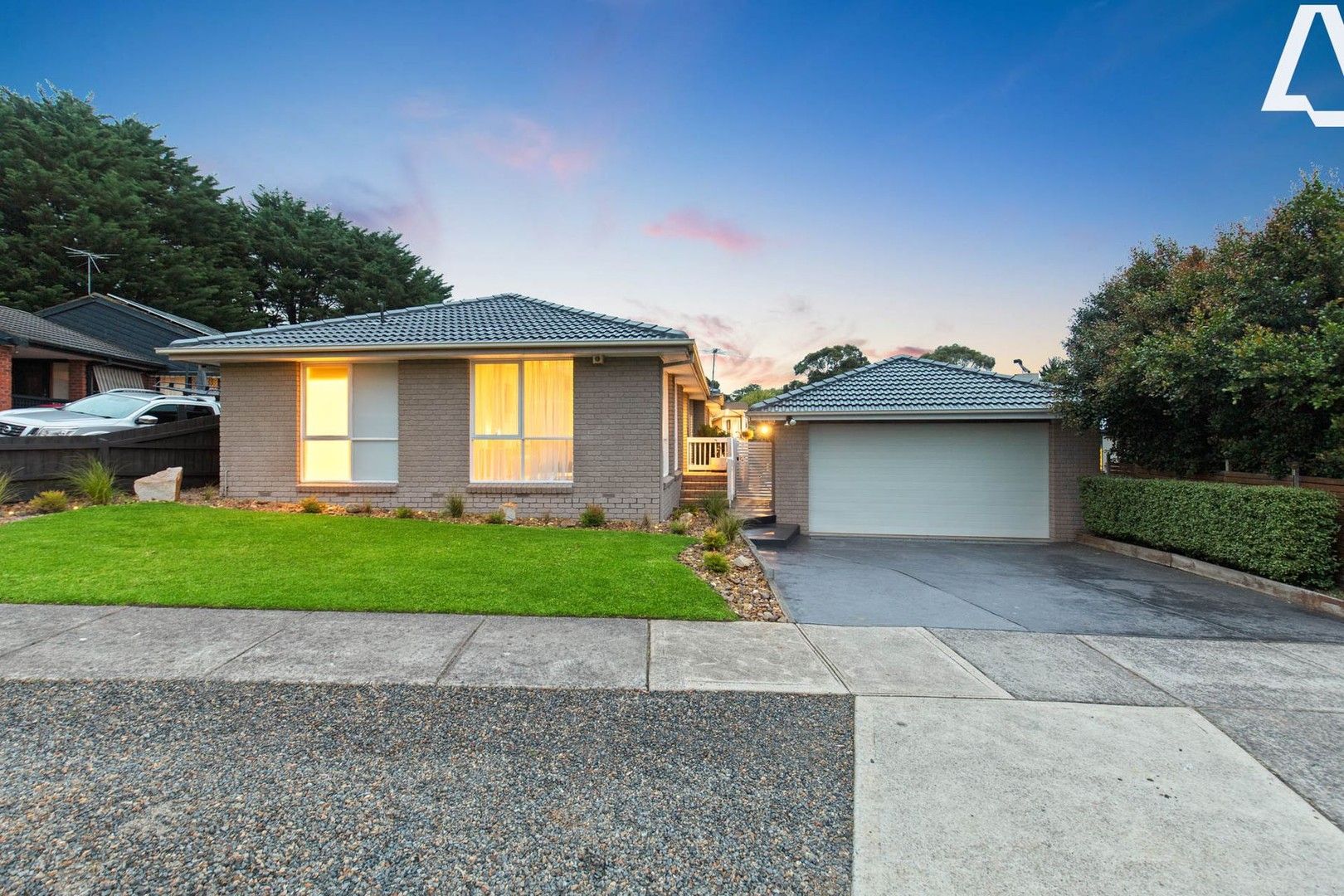 4 bedrooms House in 8 Indigofera Way LANGWARRIN VIC, 3910