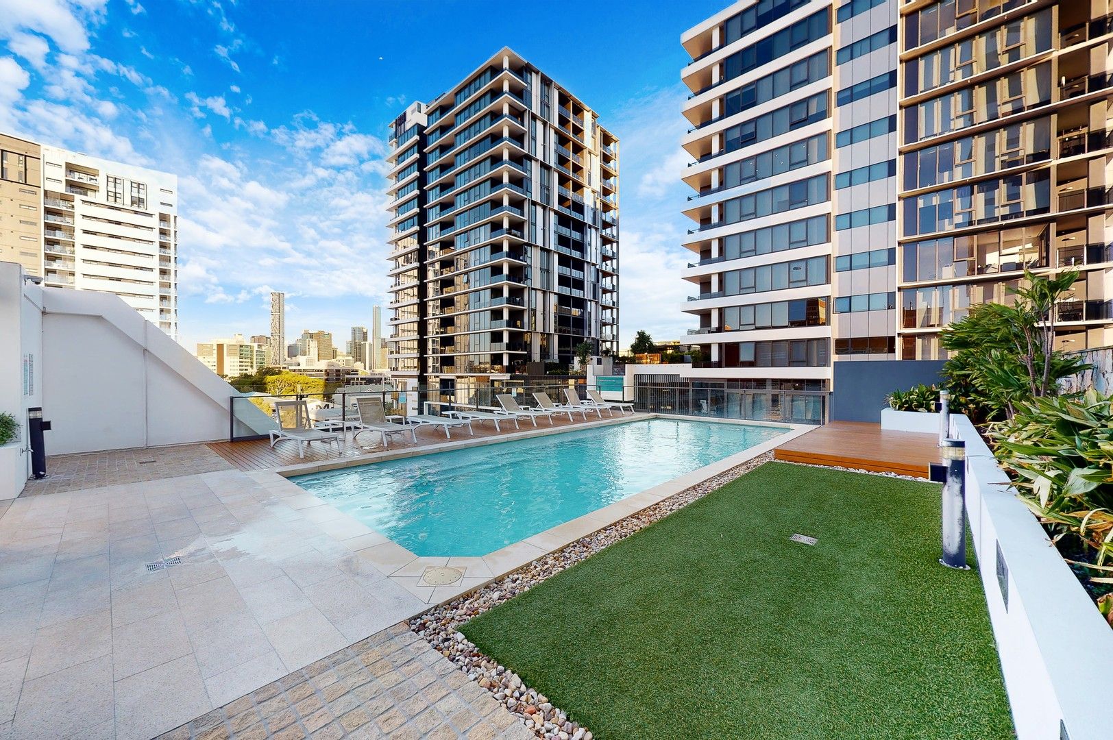 3 bedrooms Apartment / Unit / Flat in 2005/55 Railway Tce MILTON QLD, 4064