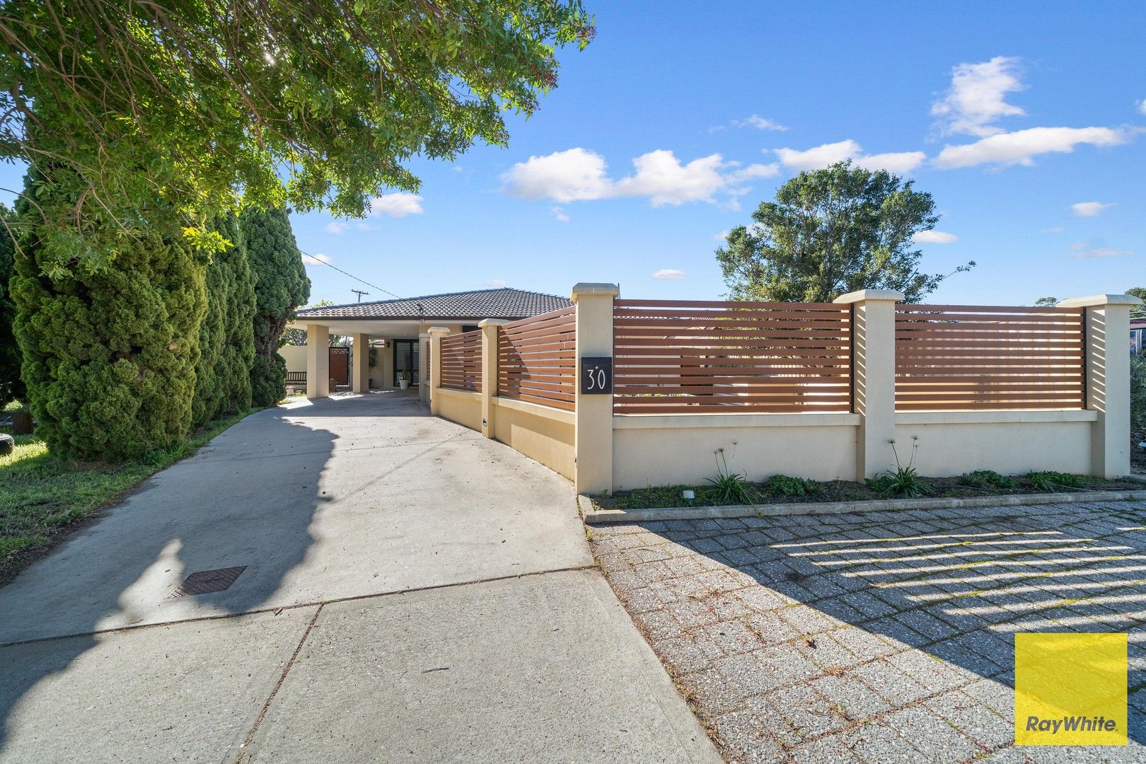 4 bedrooms House in 30 Stanton Crescent GREENWOOD WA, 6024