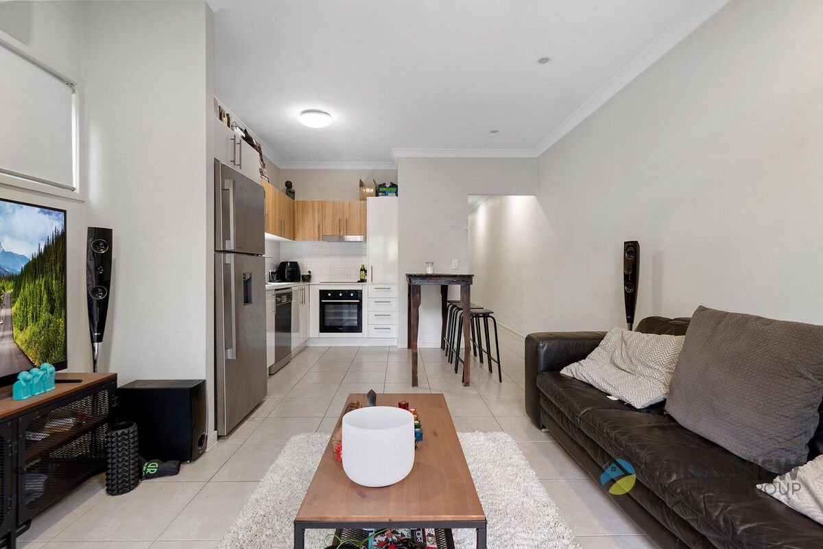 2/5 Macbeth Street, Kingston QLD 4114, Image 1