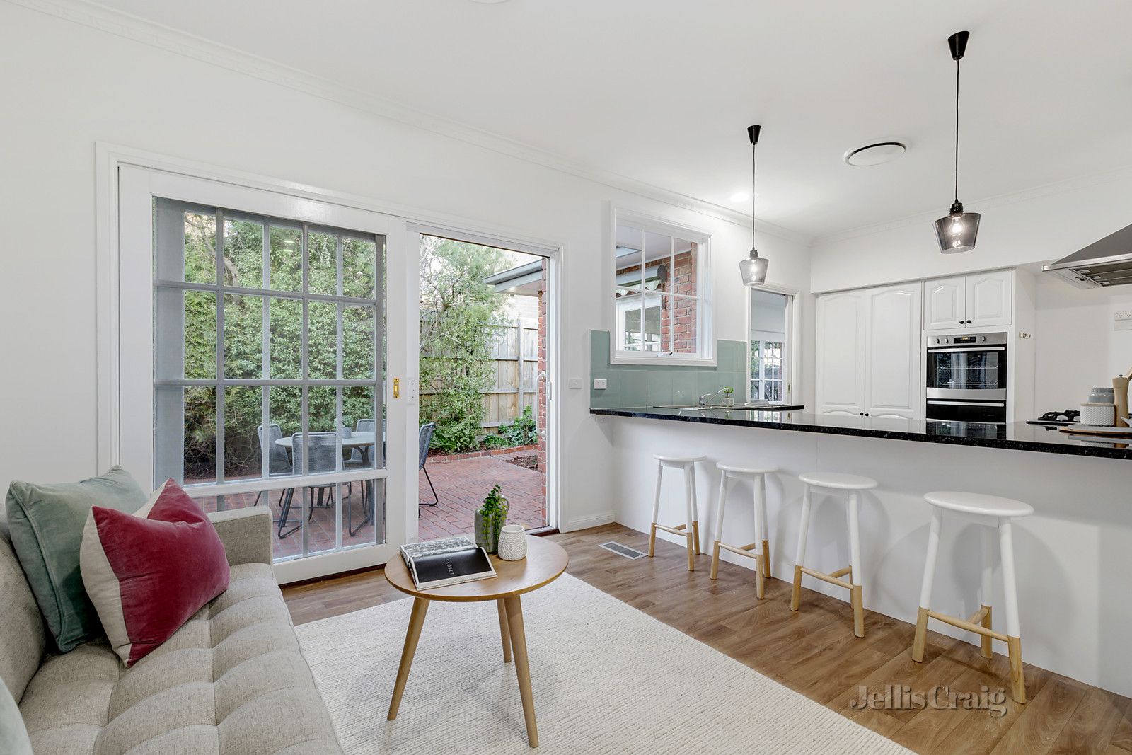 2/2 Llewellyn Street, Beaumaris VIC 3193, Image 2