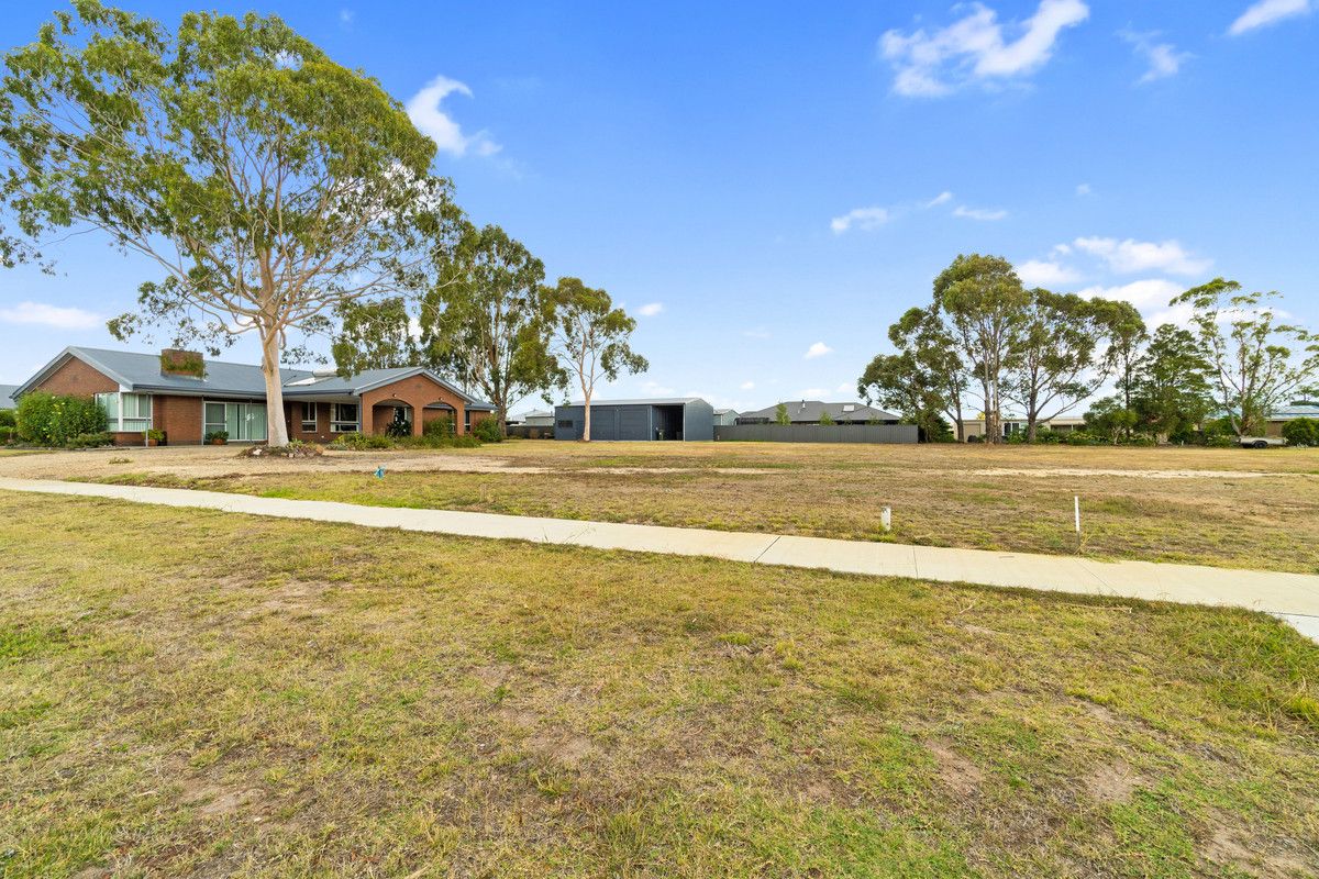 4 Currawong Crescent, Maffra VIC 3860, Image 2