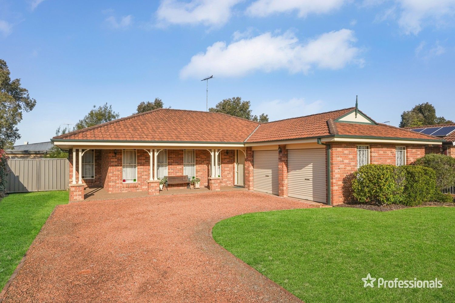 4 bedrooms House in 15 Phoenix Crescent ERSKINE PARK NSW, 2759