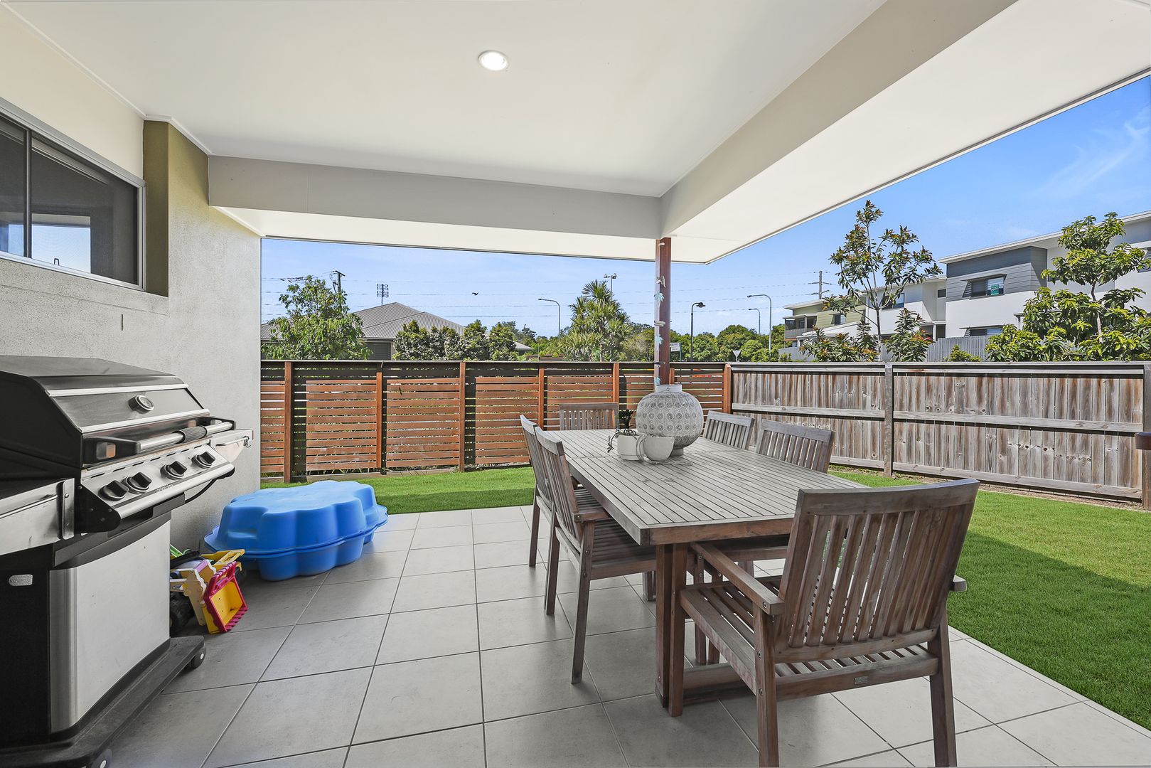 2/102 Haslewood Crescent, Meridan Plains QLD 4551, Image 1