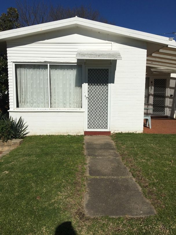 1 bedrooms Apartment / Unit / Flat in 4/8-10 Robertson Street TUMUT NSW, 2720