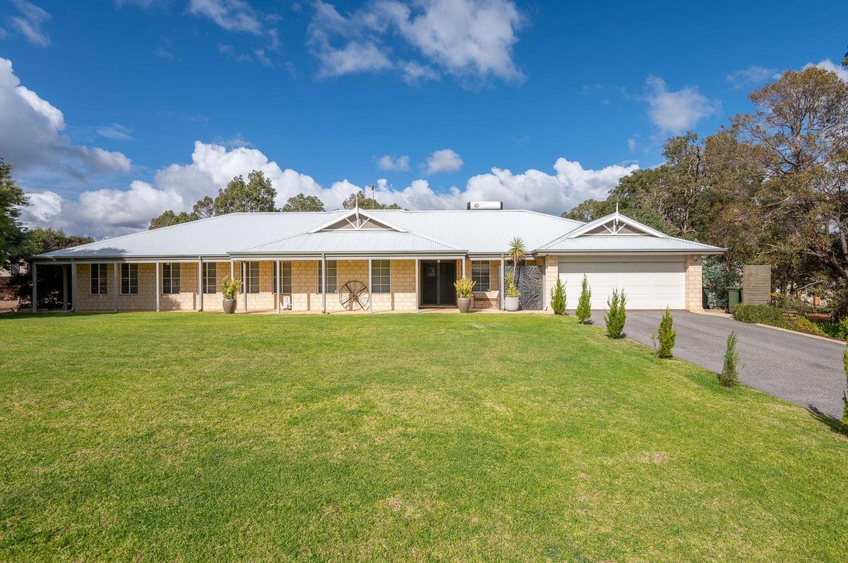 5 bedrooms House in 3 Portree Street BEDFORDALE WA, 6112