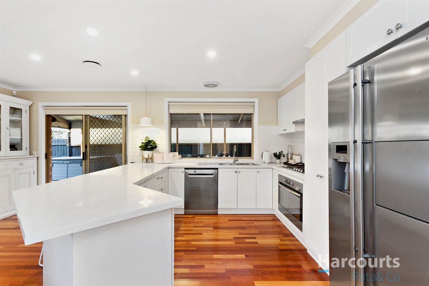 10 Warren Close, Mill Park VIC 3082, Image 1