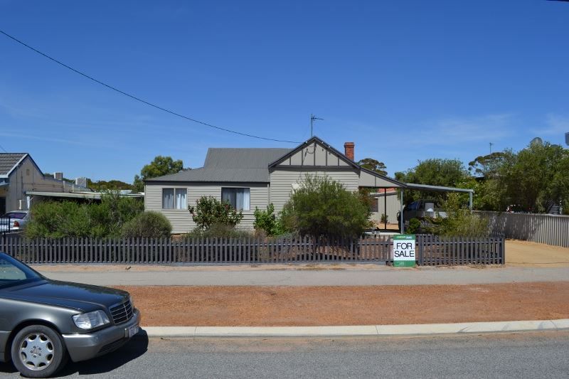 8 Gregory St, Kellerberrin WA 6410, Image 1