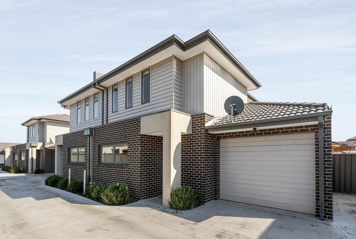 2 bedrooms Townhouse in 2/27 Surrey Street PASCOE VALE VIC, 3044
