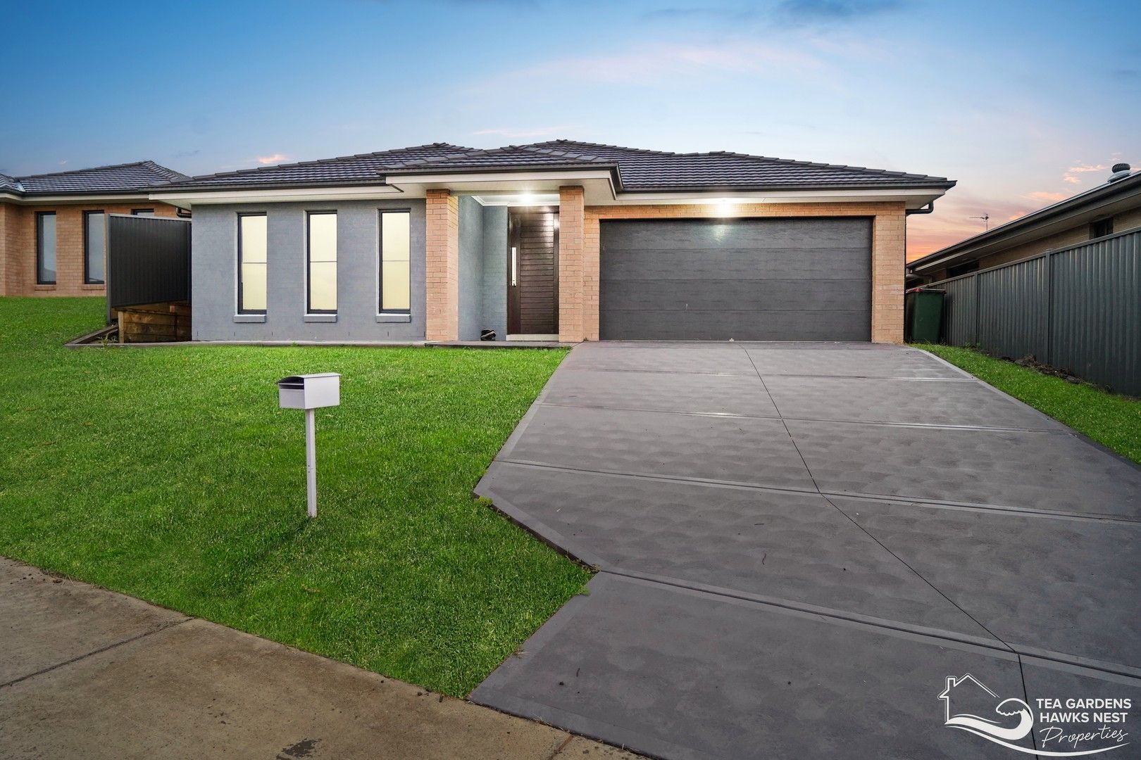 4 bedrooms House in 10 Acmena Street GILLIESTON HEIGHTS NSW, 2321