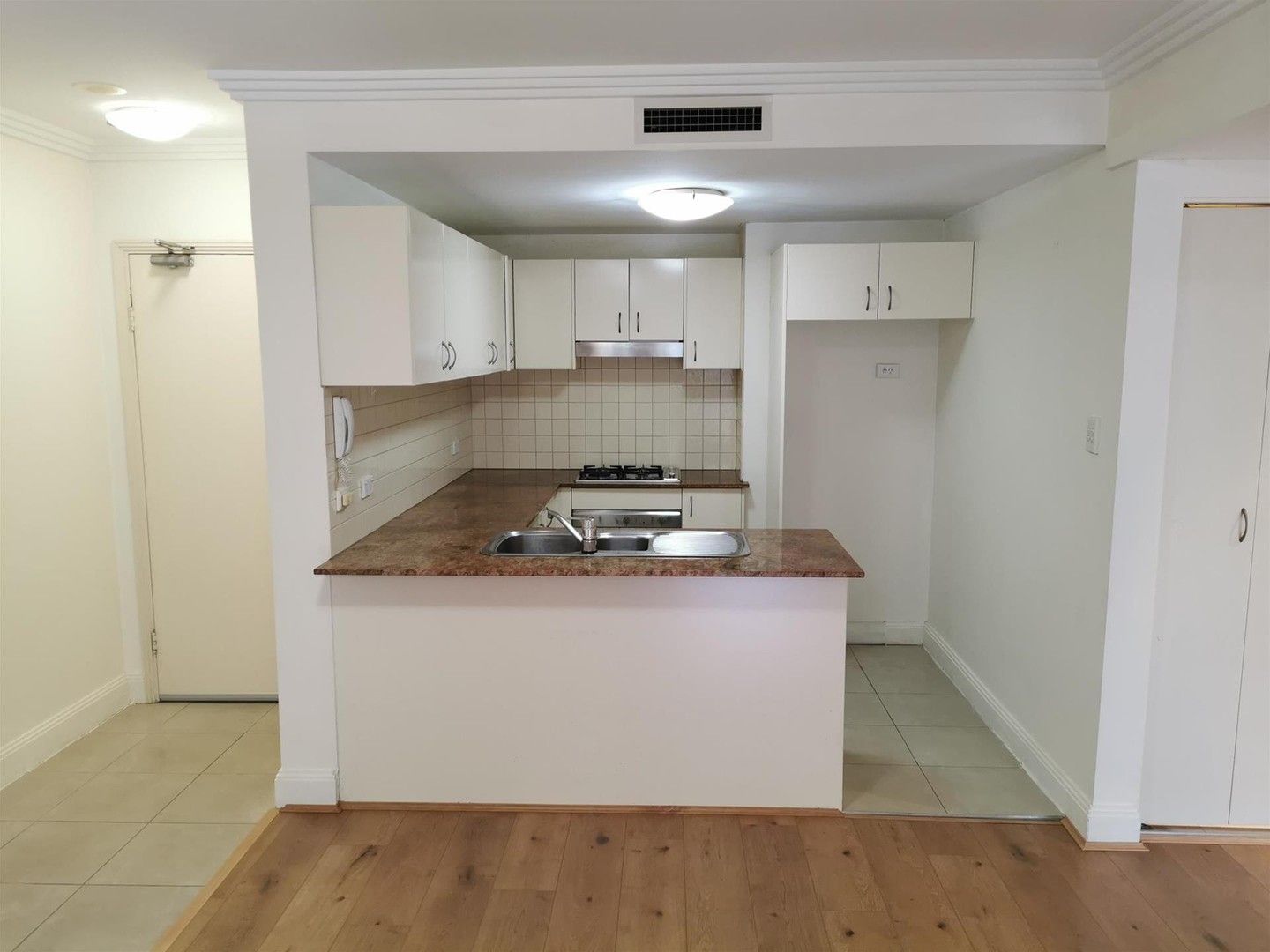 2 bedrooms Apartment / Unit / Flat in 4/621 Pacific Highway CHATSWOOD NSW, 2067