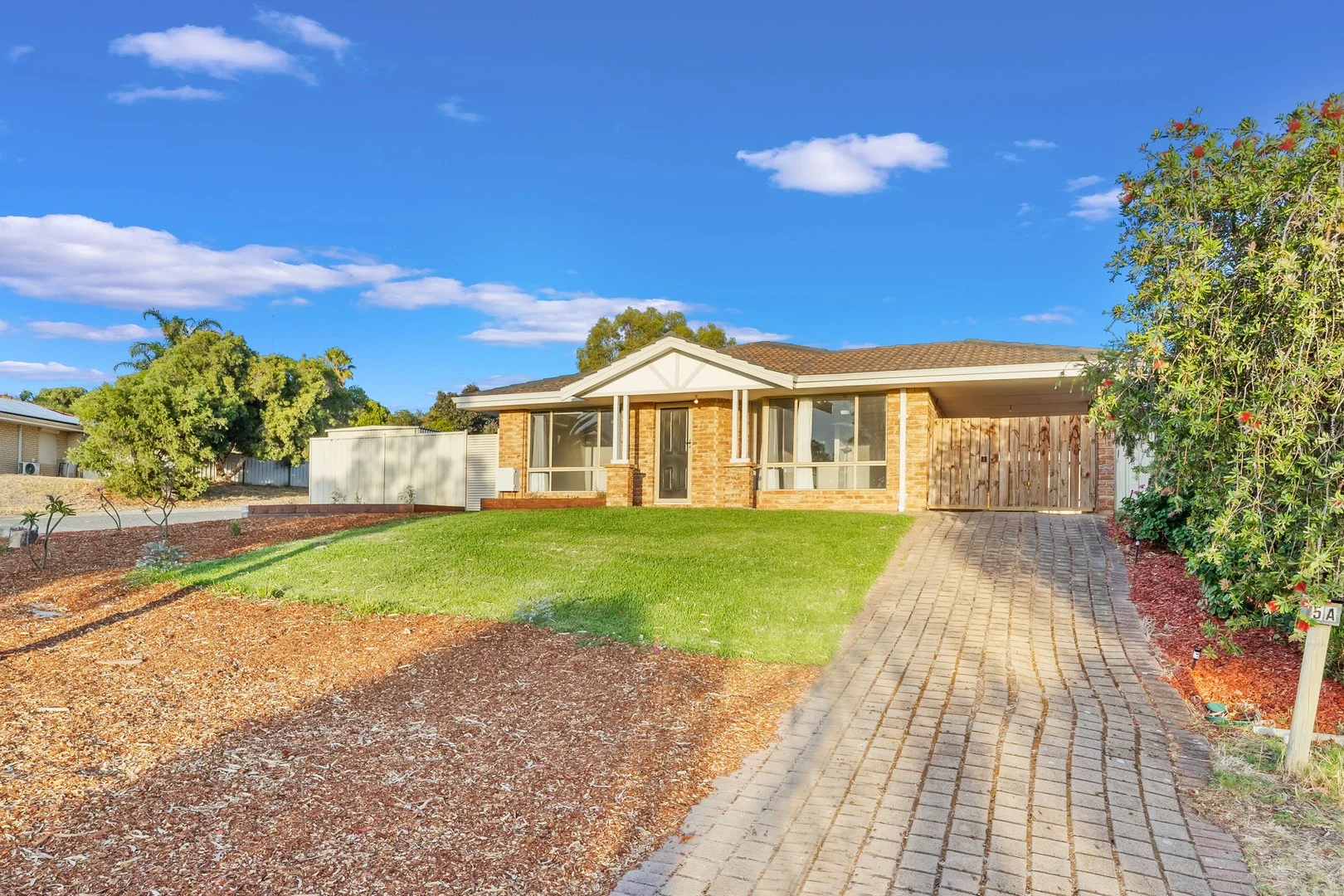 5A Honeysuckle Ramble, Halls Head WA 6210