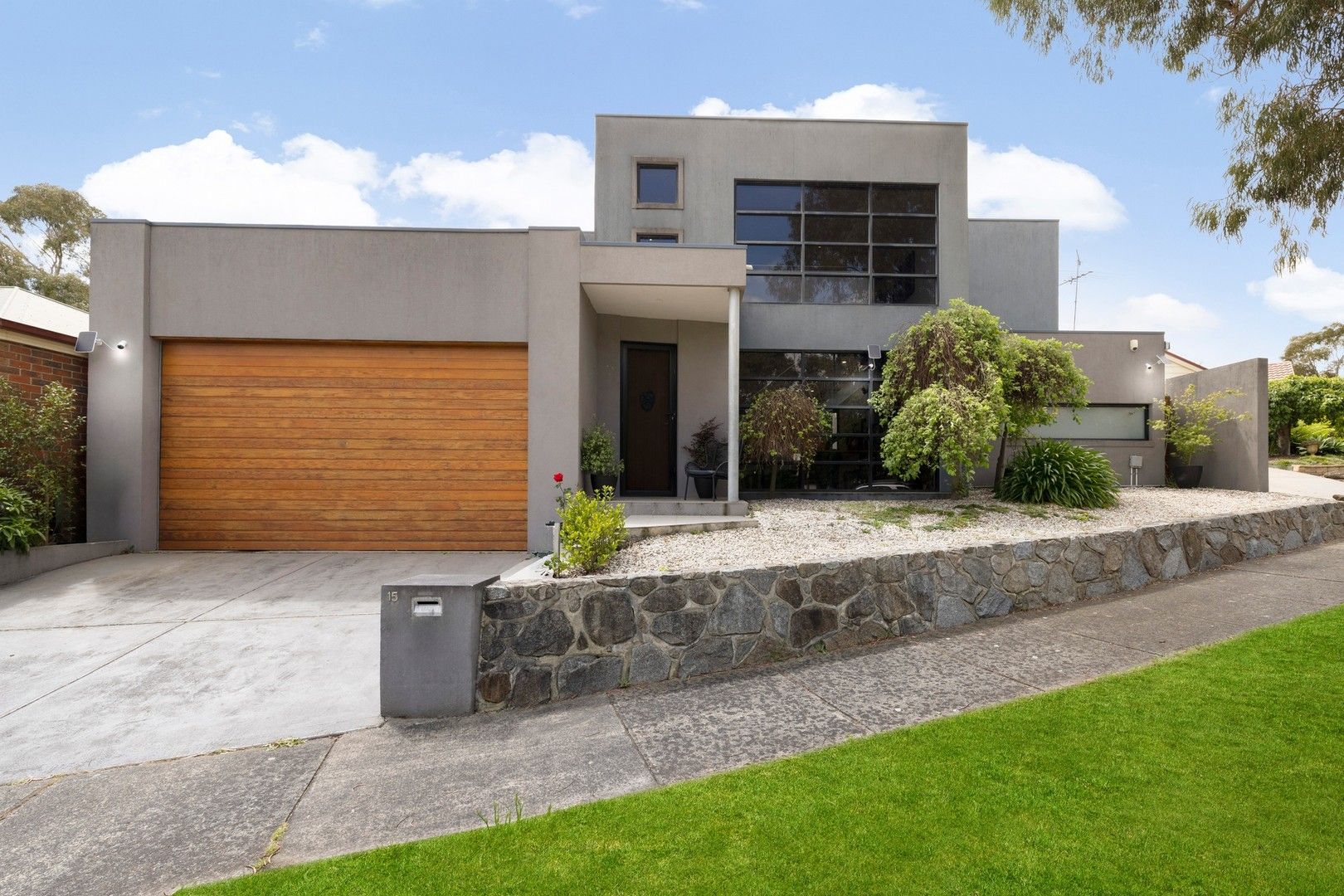 3 bedrooms House in 15 Chelsea Crescent BERWICK VIC, 3806