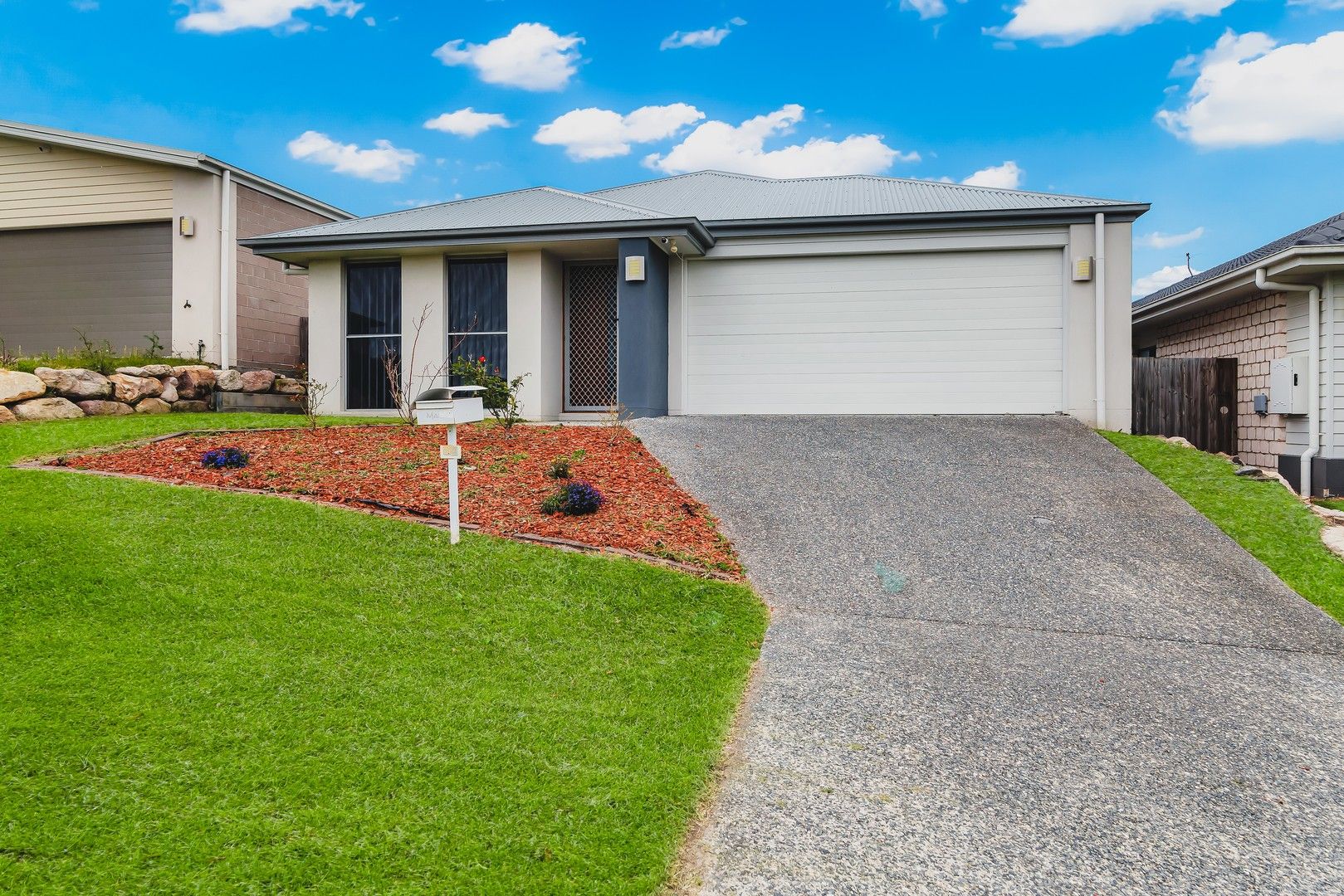 4 bedrooms House in 14 Leabrook Place PIMPAMA QLD, 4209