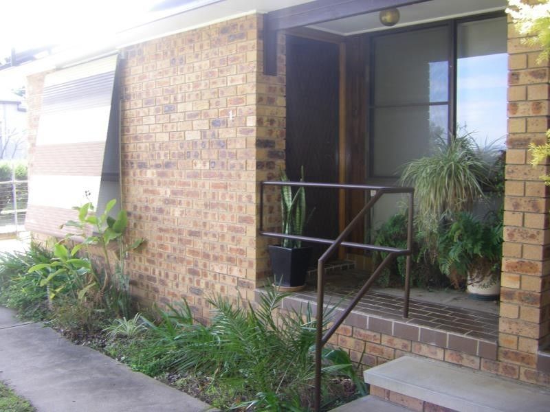 2 bedrooms Apartment / Unit / Flat in 1/62 Griffin Ave TAMWORTH NSW, 2340