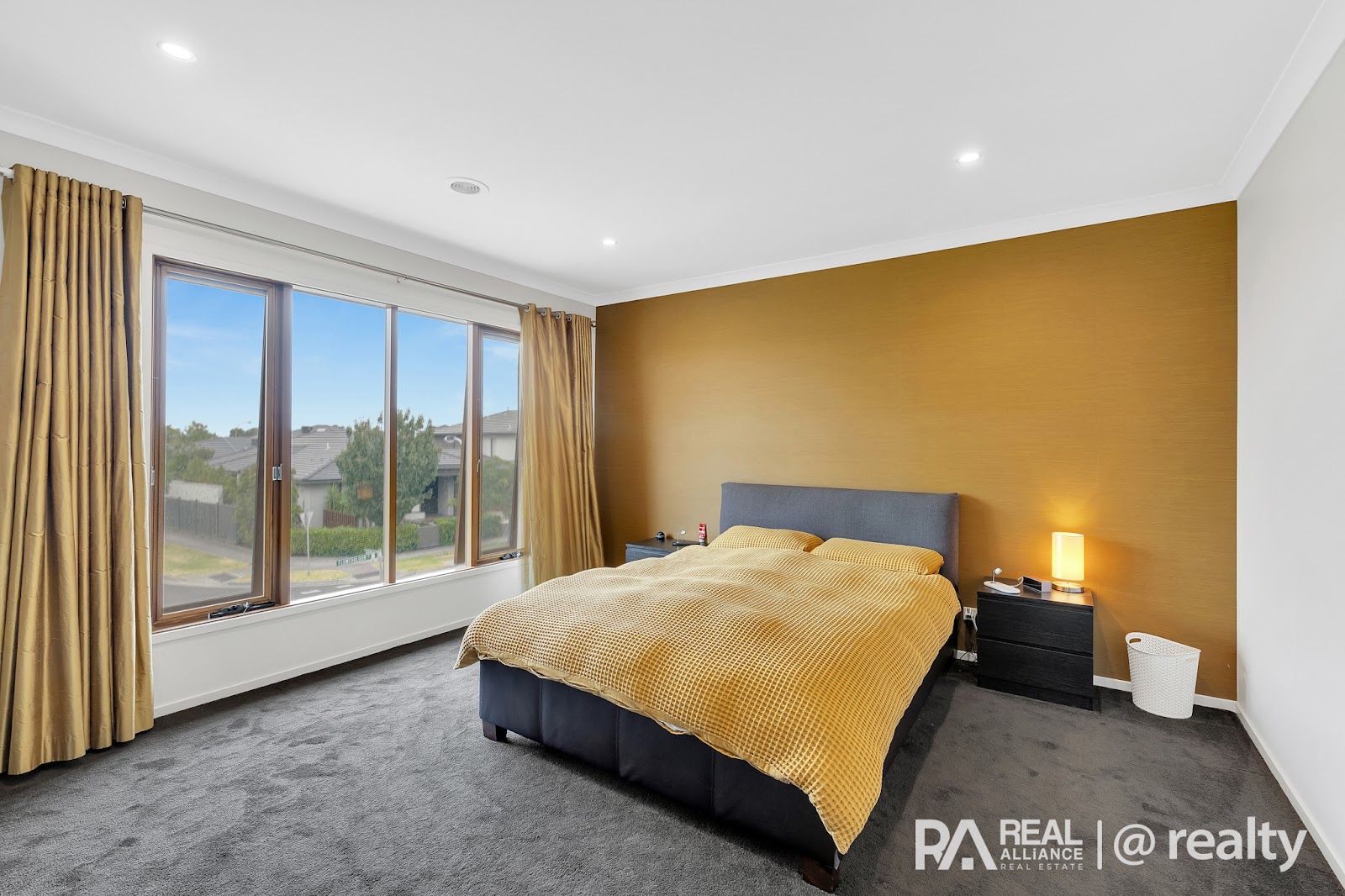 22 Flowerbloom Crescent, Clyde North VIC 3978, Image 2