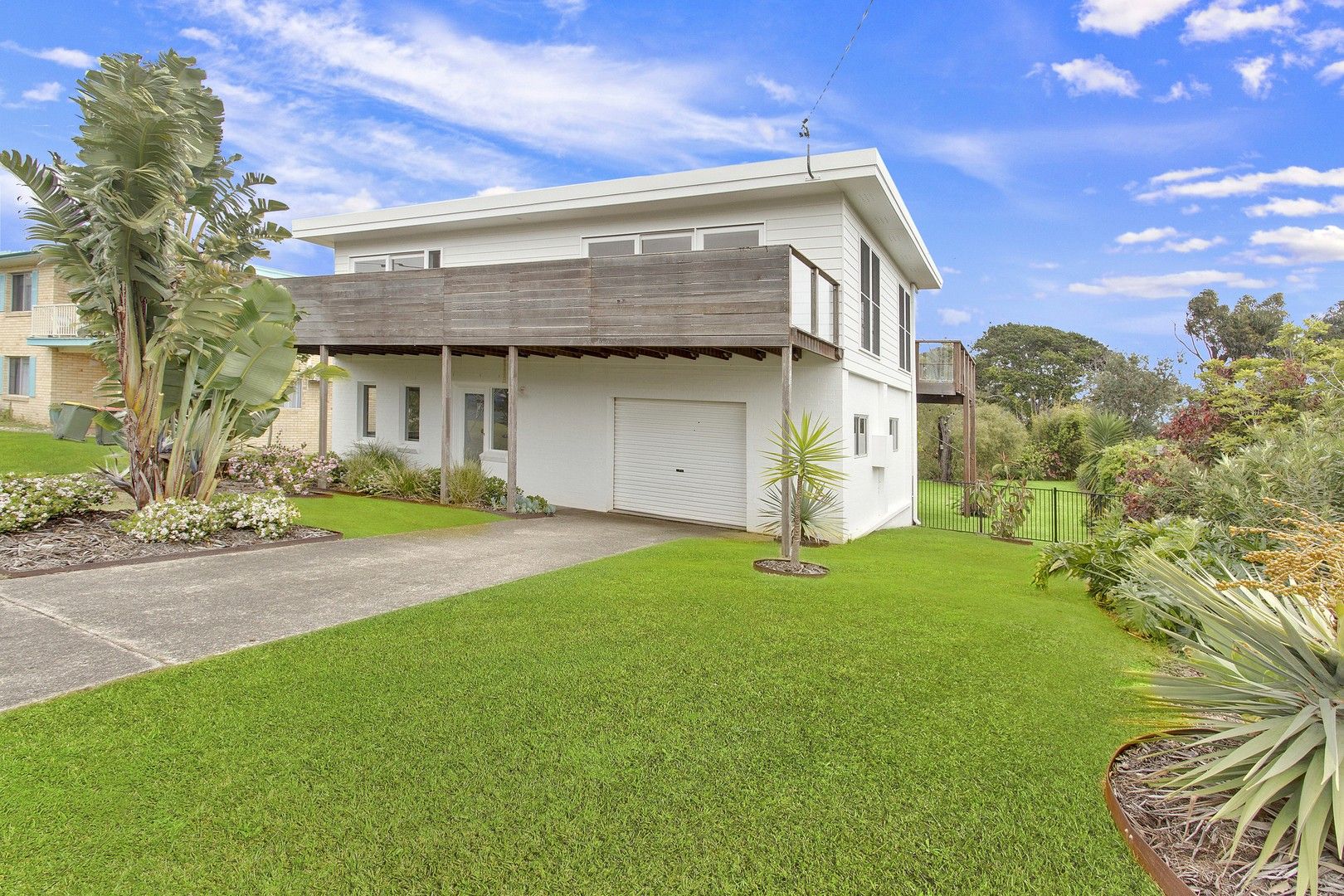 3 bedrooms House in 19 Bergalia Crescent CAMDEN HEAD NSW, 2443
