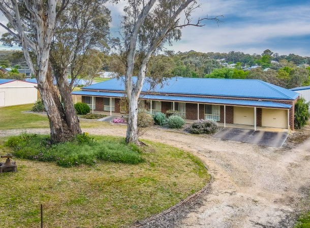 19 Macafee Road, Castlemaine VIC 3450