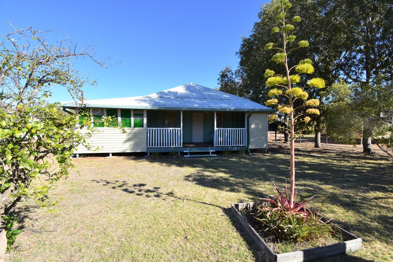 3 bedrooms House in 69 Gidyea Street BARCALDINE QLD, 4725