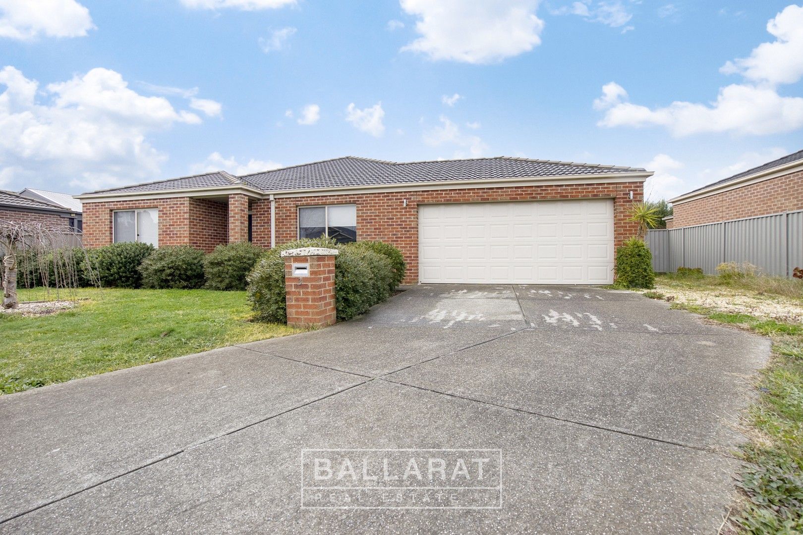 4 bedrooms House in 3 Jade Close DELACOMBE VIC, 3356