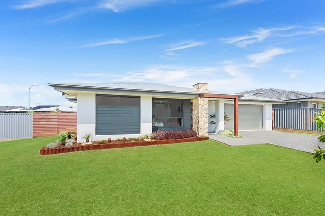 Picture of 7 Ashlar Parkway, THRUMSTER NSW 2444