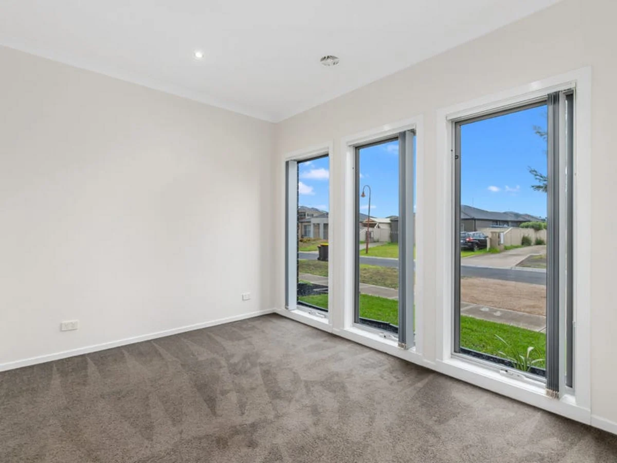 Additional image 6 of 3/2 Fishburn Grove, Harkness VIC 3337