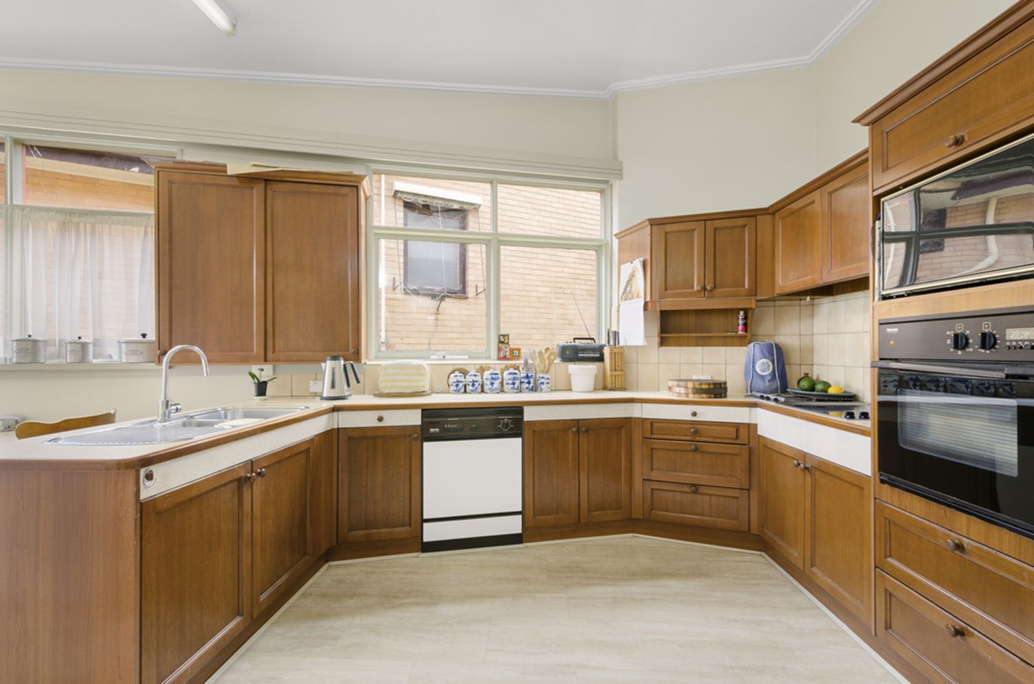 15 Smith Crescent, Footscray VIC 3011, Image 2