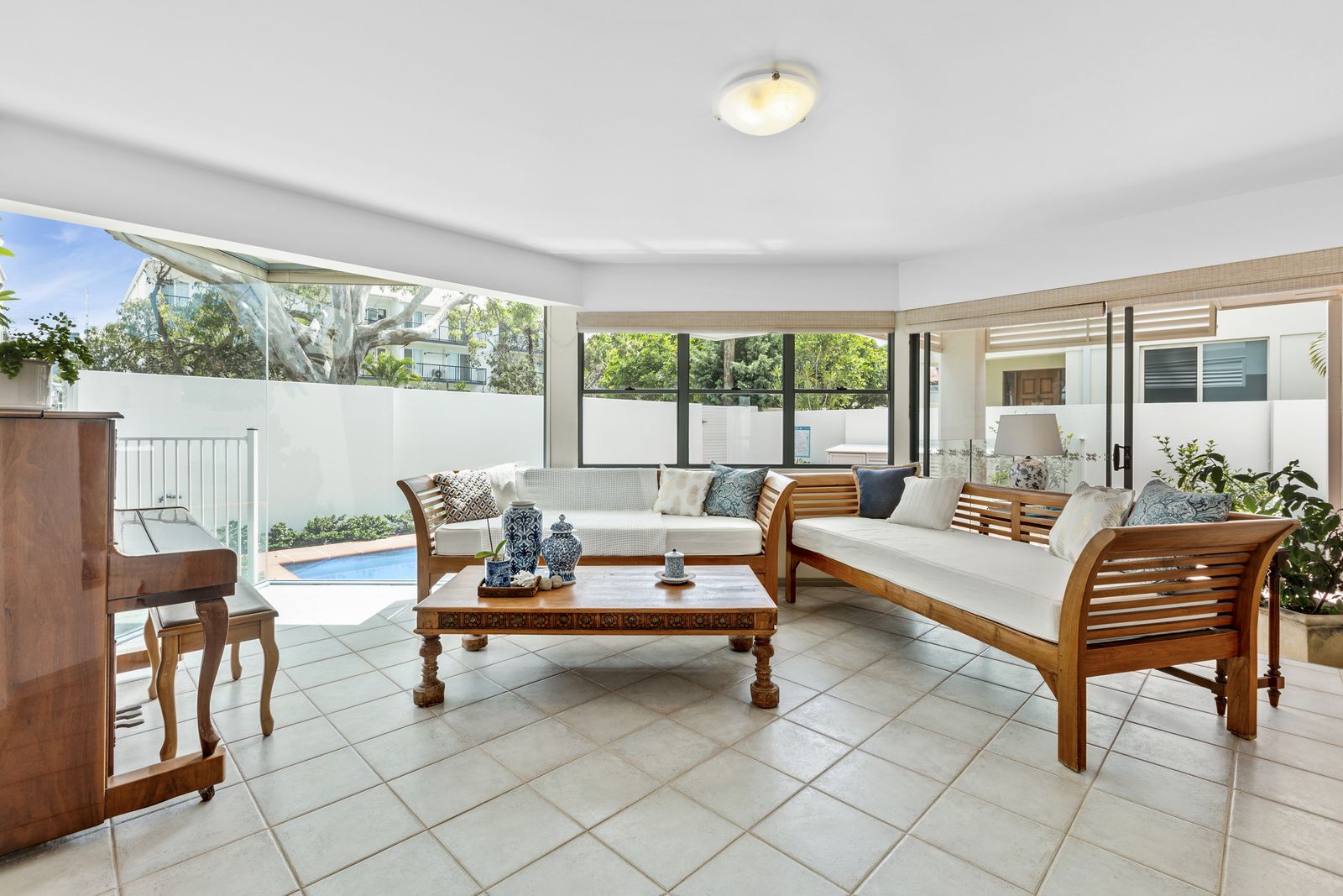 1/104 Hedges Avenue, Mermaid Beach QLD 4218, Image 2