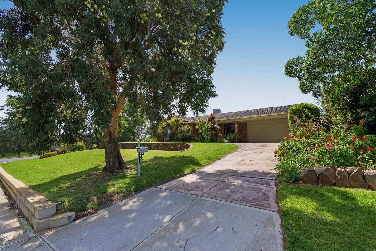 4 bedrooms House in 55 Blackwood Drive MOUNT NASURA WA, 6112
