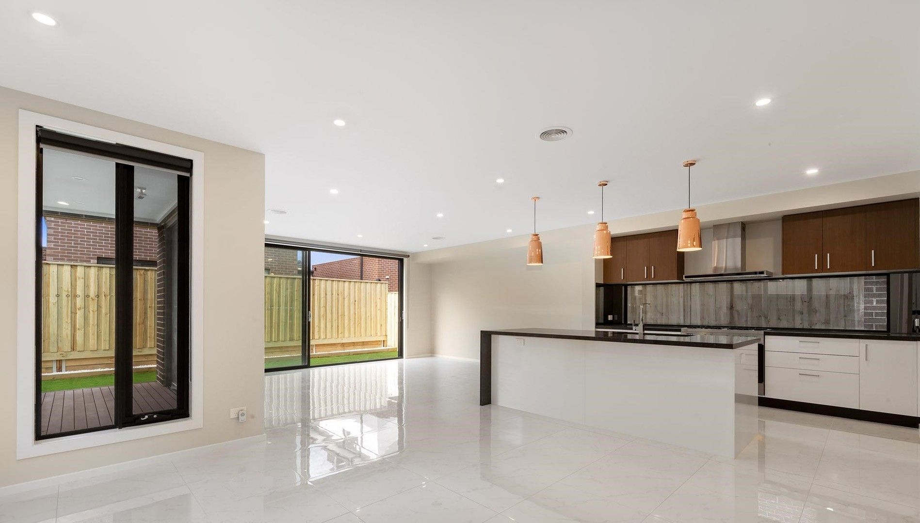 4 bedrooms House in 16 Parkedge Drive WANTIRNA SOUTH VIC, 3152