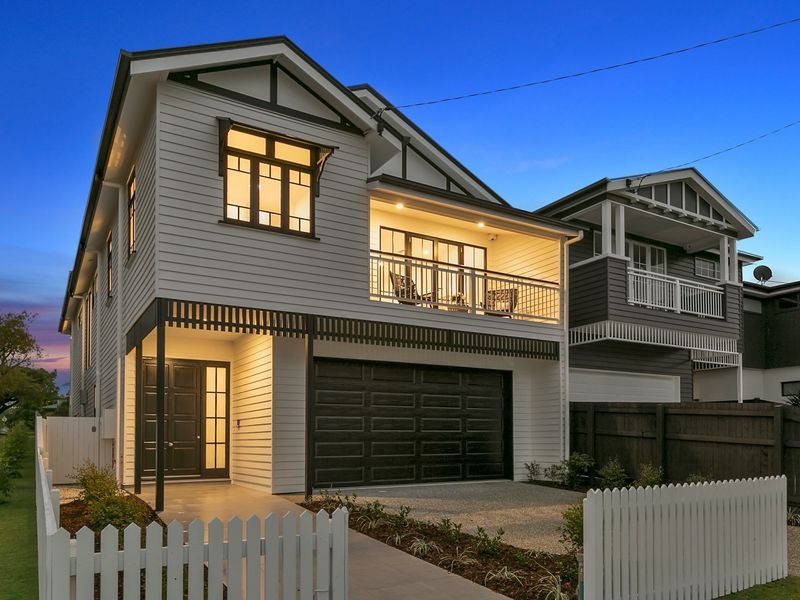 6 bedrooms House in 2 Blackheath Avenue HAWTHORNE QLD, 4171