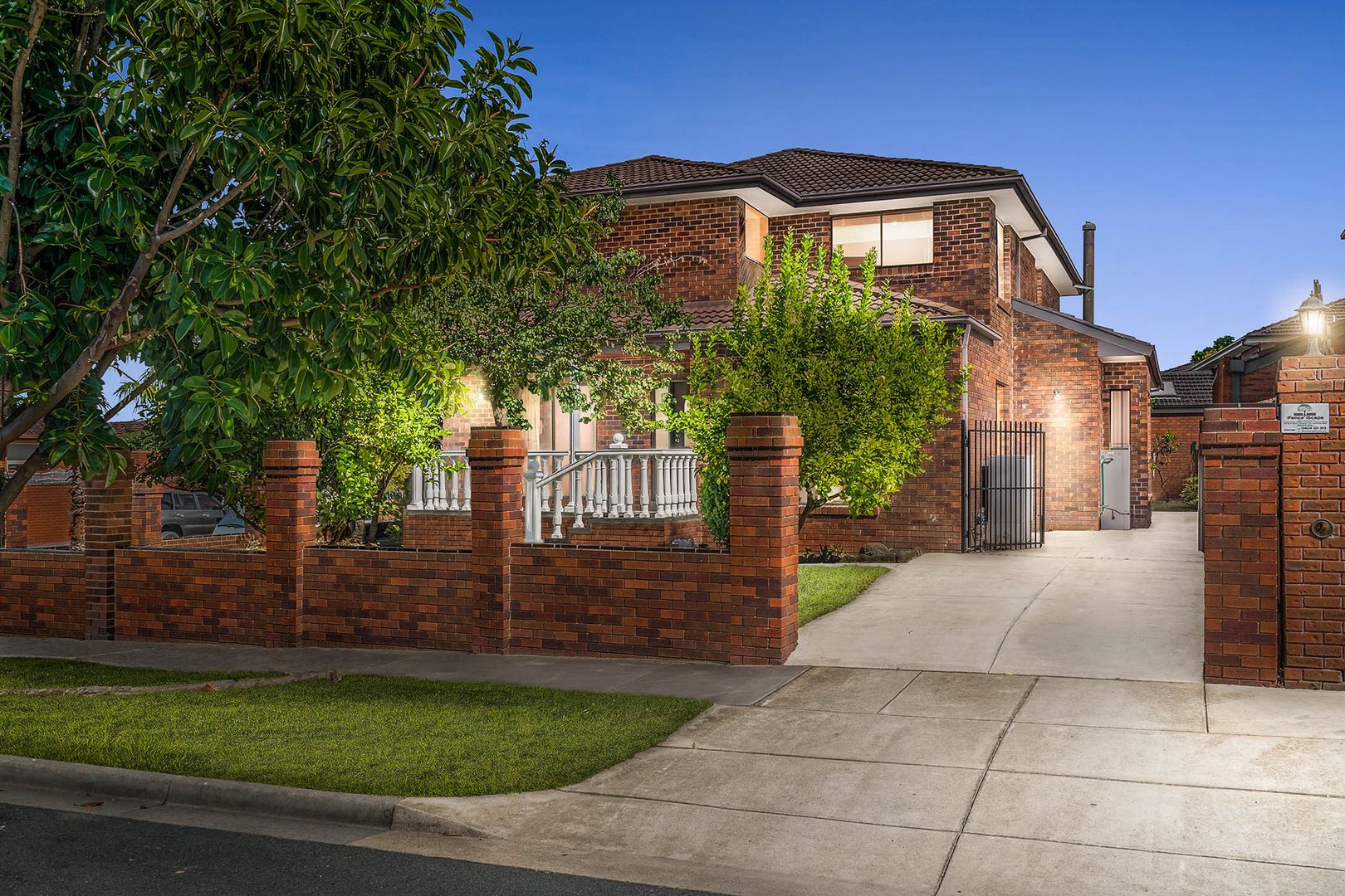 8 Sandalwood Drive, Oakleigh South VIC 3167