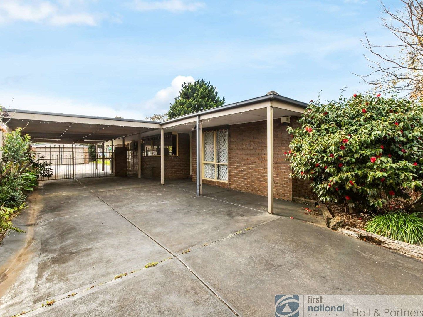 3 bedrooms House in 49 Strathaven Drive BERWICK VIC, 3806