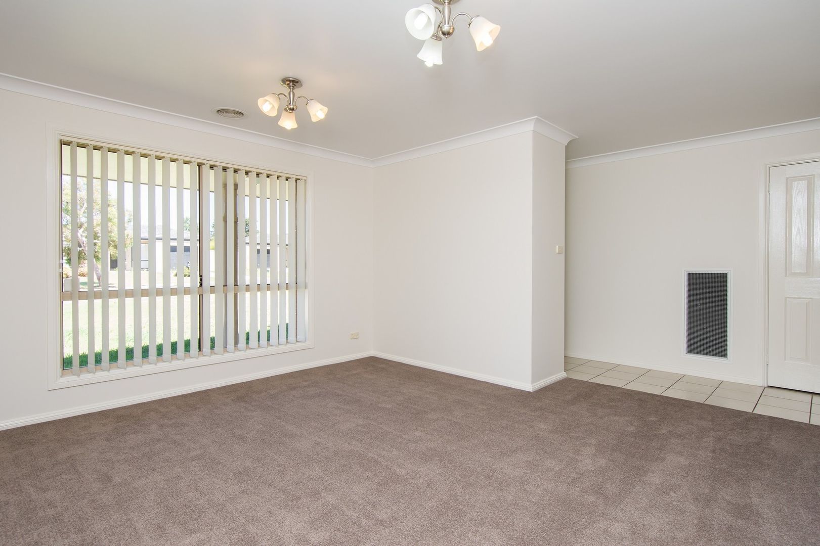 3 Walla Place, Glenfield Park NSW 2650, Image 1