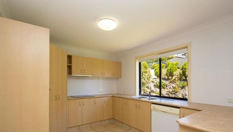 7 Van Brugge Court, Highland Park QLD 4211, Image 2