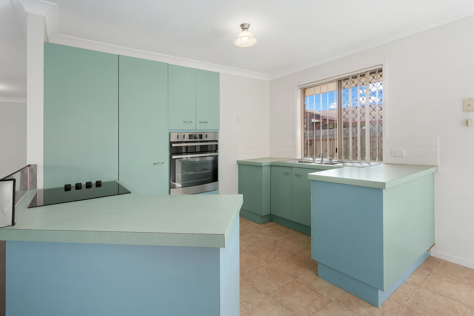 28 Deidre Ann Street, Raceview QLD 4305, Image 2